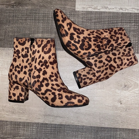 Time And Tru Brown Leopard Cheetah Print Ankle Bootie Boots NWOT - Picture 3 of 13